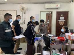 Pekerja formal adalah mereka yang memiliki keterikatan kerja dengan instansi pemerintah maupun perusahaan. Jtk Sarawak Laksana Tf Pskc19 Bendung Penularan Covid 19 Dayakdaily
