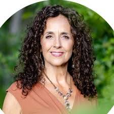 Stacy Aragon's Instagram, Twitter & Facebook