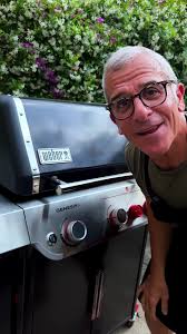 Chi ha detto che al bbq si cucina solo carne? 😉 Il fantastico @Chef Max  Mariola ci propone ben tre versioni di verdure ripiene cotte con il suo bbq  Genesis ex-335, deliziose e perfette per l'estate! 🍆 ...