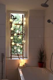 Gemutliches Licht Im Bad Und Ein Sichtschutz Vor Dem Fenster Kein Problem Mit Dieser Diy Leiterlampe Wir Sagen Dir Wie Sichtschutz Fenster Lampe Sichtschutz