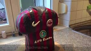 Der neue titel von bandai namco brauchte zwar ein paar stunden, um richtig in fahrt zu kommen. Eintracht Frankfurt Trikot Fondant Torte Anleitung Youtube