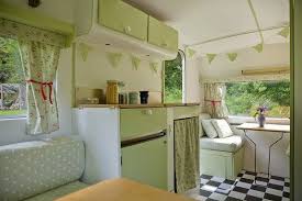 The constructed caravans can be used as hanging christmas ornaments for a christmas tree, or print out and make a garland of festive vintage. Sprite Alpine 1976 Kr 15 000 Retro Caravan Campingvogn Hus