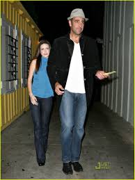  Brad Garrett Attacks Paparazzi Photo 1541591 Brad Garrett Pictures Just Jared