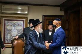New york city's mayor race: Munkatcher Rebbe Of Boro Park Local Mosdos Give Ringing Endorsement To Eric Adams In Nyc Mayoral Race Gotham Weekly