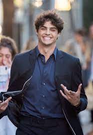 Noah Centineo Was Being Stalked By Fans And Calls The Experience Scary Noah Cute Guys Cute Actors