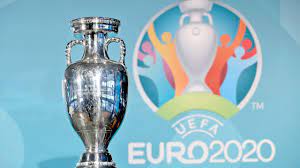 Lewandowski briga pela bola no duelo entre espanha e polônia, pela eurocopa imagem: Eurocopa 2021 Inicia Hoy Diario La Hora