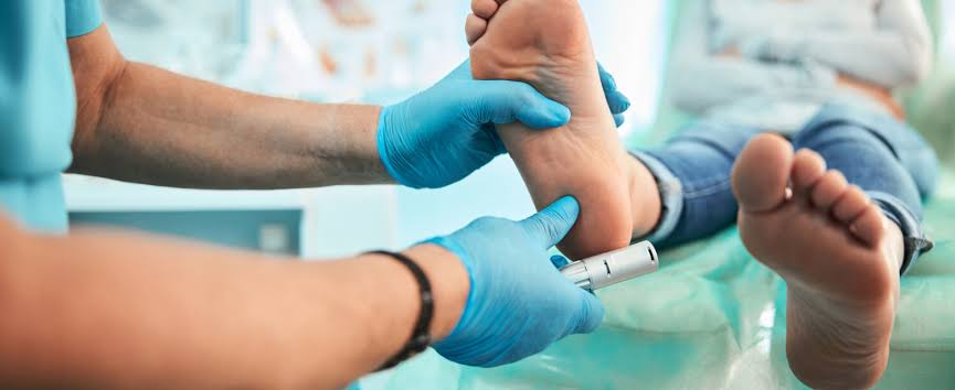 Podiatrist and Chiropodist: What's The Difference - Dundas University  Health Clinic