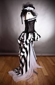 Black And White Corset Dress Pin By Jordyn Murgas On Halloween Themed Wedding In 2020 Corset Dress Prom Tulle Bustle Skirt Gothic Outfits