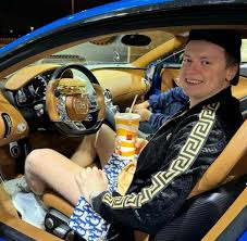 Стример Мелстрой: кто это, откуда у него деньги и почему на него подписался  Мистер Бист