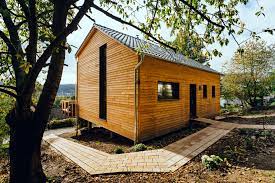 Haus auf stelzen, dessen foto oben ist,man müsste ziemlich tiefe löcher unter den baumstämmen graben. Bauen Mit Holz Nrw Holzhaus Hagen Nachhaltigkeit Auf Stelzen