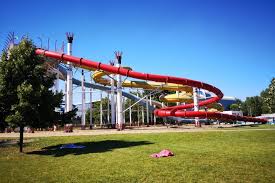 Wellnessünkben gyermekmedencékkel, kültéri és beltéri termálmedencékkel, pezsgő és merülő medencékkel, valamint. Kecskemeti Elmenyfurdo Es Csuszdapark Kecskemet Strand Strand Hu