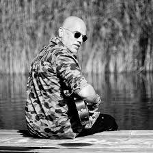 1 006 Mentions J Aime 32 Commentaires Pascal Obispo Pascalobispo Sur Instagram J Adore Composer Ici Jardindete Dans Le Silence Et En 2020 Instagram Emotion