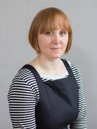 Holly Lewis's Instagram, Twitter & Facebook