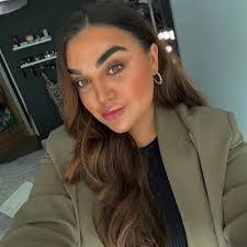 Mai Roberts's Instagram, Twitter & Facebook