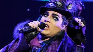 Adam Lambert "khóa môi" say đắm cả fan nam lẫn fan nữ