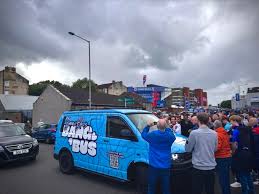 Bonnie Blues bang bus breezes into town