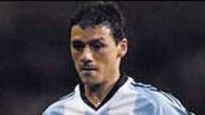 El defensa Nelson Vivas anuncia su retirada