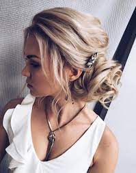 30 Neckline Hairstyle Ideas With A Guide On How To Wear Your Hair With Dresses