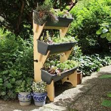 Es bieten sich natürlich verschiedenste möglichkeiten, einen vertikalen garten zu gestalten und selbst zu bauen. Der Beste Vertikale Garten Und Design Vertikalbeet Fur Ihren Garten Vertikaler Garten Vertikalbeet Garten Kaufen