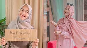 Seperti diketahui, youtuber ria ricis kini sedang berduka lantaran sang ayah meninggal dunia pada jumat (4/6/2021). Terbaru Gaji Youtuber Ria Ricis 2020 2021 Makin Banyak Gaes