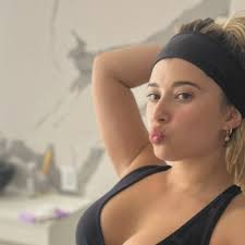 Sara Bear 🐻 (@sarawithstyle)