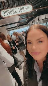 Kellie Chapman's Instagram, Twitter & Facebook