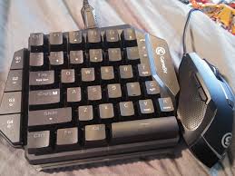 Having the correct keybinds is such a popular topic in fortnite to the point where most pros have some sort of !settings or !keybinds command on their streams. Any Good Keybinds For Half A Keyboard Fortnitebr