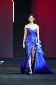 Tia, aiza faeldonia , pia alonzo wurtzbach , joy antonette diaz with shauna indra salina curran. Catriona Gray And Pia Wurtzbach Join Forces In Miss Universe Charity Gala Miss Universe Gowns Fashion Charity Pia Wurtzbach Gown
