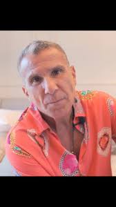 O Eri Johnson se apaixonou pelo Porto Carioca e já correu para adquirir sua  unidade! 🤩, Ele visitou os 2 decorados do maior empreendimento do Porto  Maravilha, e não resistiu ao encanto e conforto que ...