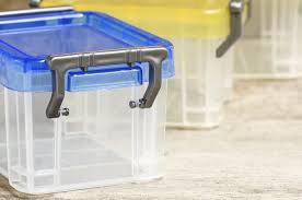 Kami berikan 100% gratis jasa desain kemasan dan anda bisa bikin kemasan pakaian unik mulai dari 500 pcs. 6 Trik Jitu Memilih Container Box Plastik Yang Tepat