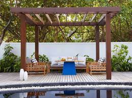Initiée par son papa grand bricoleur, sylvie n'a de cesse aujourd. Comment Construire Une Pergola En Bois Pour Decorer Sa Terrasse