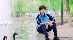《鄭板橋》（2002年） 郭政鴻 《九五至尊》（2003年） 郭鋒 《幕後大老爺》（2009年） 林更新 《步步驚心》（2011年） 茅子俊 《宫锁心玉》（2011年） 魏千翔 《宮鎖珠簾》（2012年） 只有在劇中提及，未現身。 《後宮甄嬛傳》（2012年） 張振朗 《食為奴》（2014年. éƒ'å·žå¸‚ç¬¬å››åä¸ƒé«˜çº§ä¸­å­¦çš„å¾®åš å¾®åš