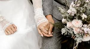 Kisah ini mengisahkan sebuah keluara kaya raya dengan keluarga pembantunya yang miskin. Memilih Untuk Mencintai Seorang Duda Salahkah Aku Lifestyle Fimela Com