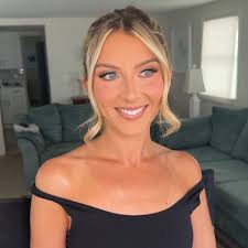 Kate Twombly's Instagram, Twitter & Facebook