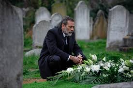 Эва рёзе, руаири о'коннор, каш джамбо и др. Review Jeffrey Dean Morgan Is Mired In The Postcard Killings Los Angeles Times