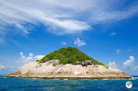 The western shore features an almost uninterrupted sandy beach 5.5 km. Seychelles Travel Guide Taste2travel An Indian Ocean Paradise