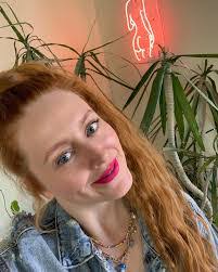 Danielle Kingston's Instagram, Twitter & Facebook