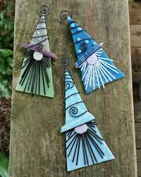 Beautifully catches the sunlight, candle light or electric light. 650 Fused Glass Flowers Ideas In 2021 Glass Flowers Fused Glass Glass Art