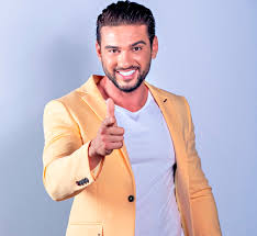 Romanian singer and actor who rose to fame in 2011 as a member of the pop rock group lala band. Cum ArÄƒta Dorian Popa De La Next Star In CopilÄƒrie Exclusiv
