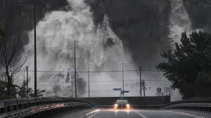Im süden und im osten der schweiz sorgen unwetter an diesem wochenende für chaos. Uberschwemmungen Und Unwetter In Sudtirol Drei Tote In Den Alpen Wetter De