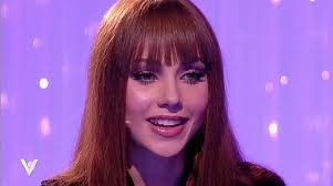 Giusy attanasio pagina ufficiale, napoli. Adua Del Vesco Irriconoscibile Capelli Rossi E Frangetta Foto