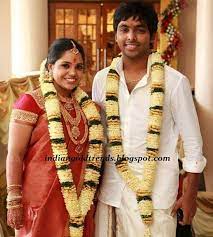 Pin By Princess Purple On Wedding Malai Indian Wedding Hairstyles Cheap Wedding Flowers Wedding Couple Poses Photography