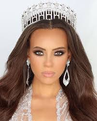 Sherry Bowles's Instagram, Twitter & Facebook