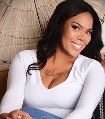 Nikki Redmond's Instagram, Twitter & Facebook