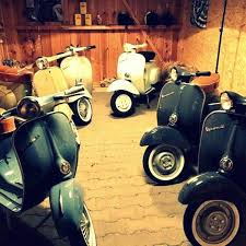 1 Vespa Club Cascina Vespacascina Twitter Vespa Scooters Vespa Vespa Vintage