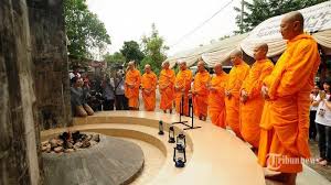 Pada 1953, tee menginisiasi diselenggarakannya perayaan waisak di candi borobudur. Panduan Puja Bhakti Dan Dharmasanti Waisak 2021 Dari Kementerian Agama Halaman All Tribun Pontianak