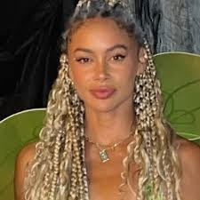 Mia Swenson's Instagram, Twitter & Facebook