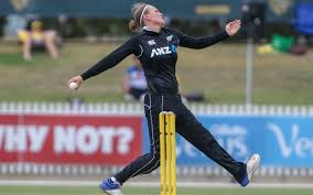 Tahuhu, aranui lisesi'ne girdi ve 2008'de peter hooton memorial bursunu kazandı. Tahuhu Returns For T20 Matches Rnz News