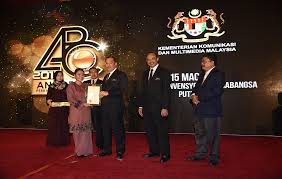 Pemohon polis / tentera wajib mengemukakan surat pengesahan taraf perkahwinan anggota yang dikeluarkan oleh ketua pejabat/markas berkenaan dengan menggunakan kepala surat (letterhead) jabatan. Photo Gallery Category Bernama Image Pertubuhan Berita Nasional Malaysia