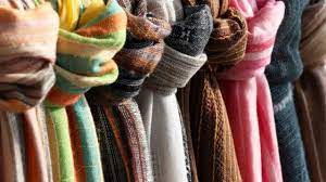 Kekhasan batik tercermin dari banyaknya motif batik yang ada di. Pengertian Dan Contoh Kerajinan Tekstil Indonesia Sarungpreneur